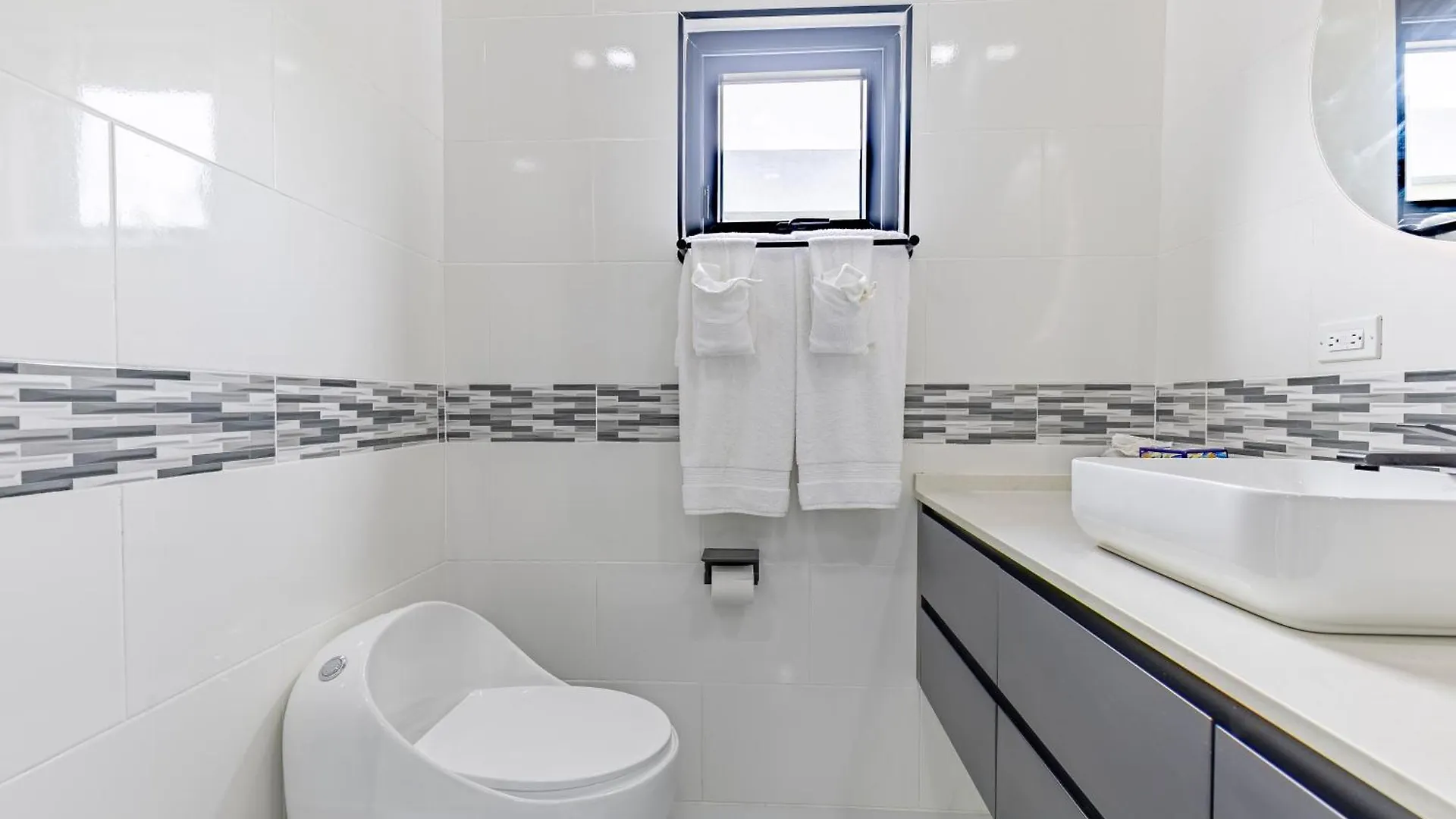 Villa Vena Villas, Ocho Rios, Beach Property Richmond